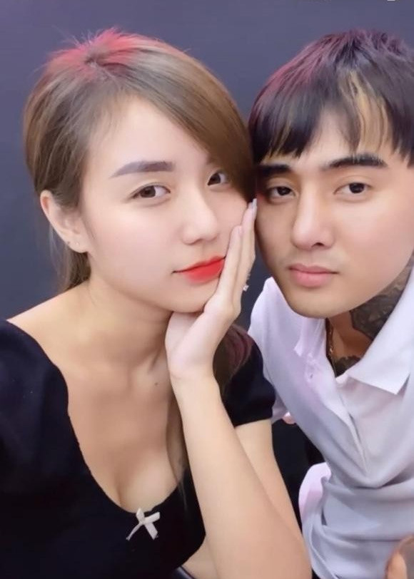 Sau khi ly hôn ca sĩ Hoài Lâm, Cindy Lư hẹn hò với rapper Đạt G. Tuy nhiên mối tình này chỉ kéo dài 7 tháng và tan vỡ vào tháng 12/2021. "Cả hai chia tay nhưng không có nghĩa chấm dứt mọi thứ. Đạt và Bảo Ngọc vẫn là bạn. Cả hai thường xuyên hỏi thăm, trò chuyện với nhau", đại diện của Đạt G chia sẻ với Zing. (Ảnh: FBNV)