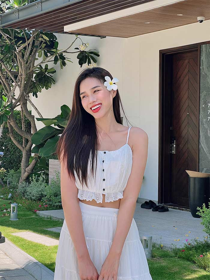 Sau ba năm lên ngôi Hoa hậu Việt Nam 2020, nhan sắc của Đỗ Thị Hà ngày càng thăng hạng nhưng cô vẫn giữ vẻ giản dị như thuở mới giành vương miện.