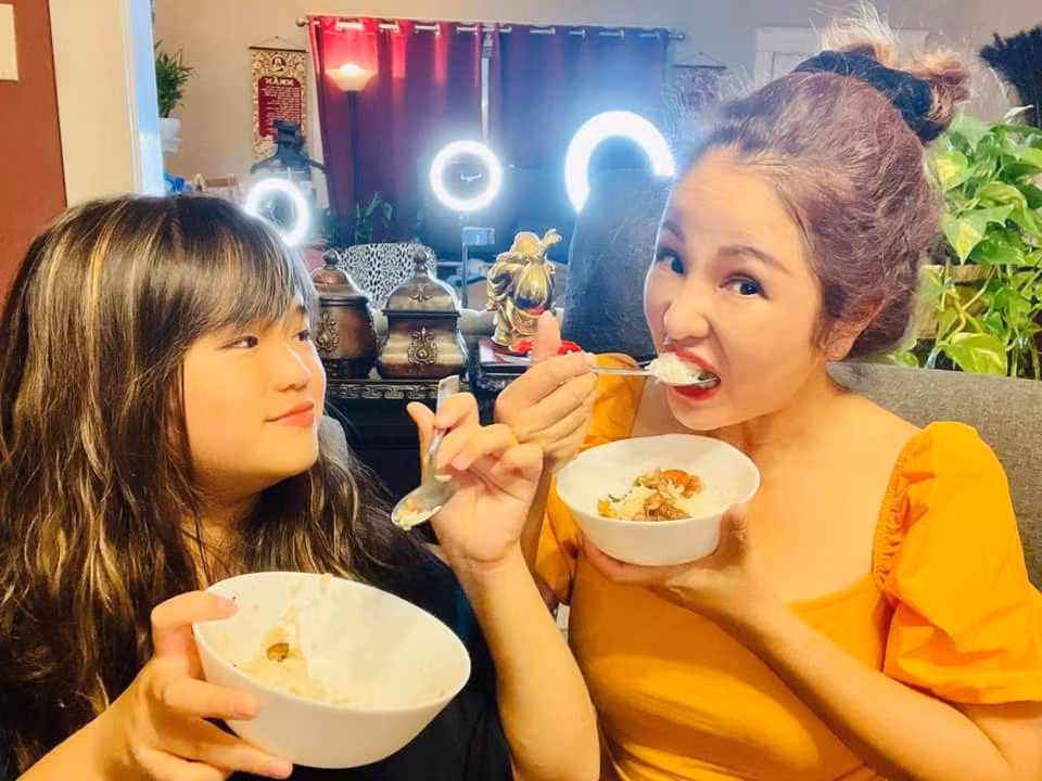 Bà mẹ đơn thân hy vọng khi nào con lớn, trưởng thành, học đại học, chị sẽ quay lại mạnh mẽ với nghệ thuật.