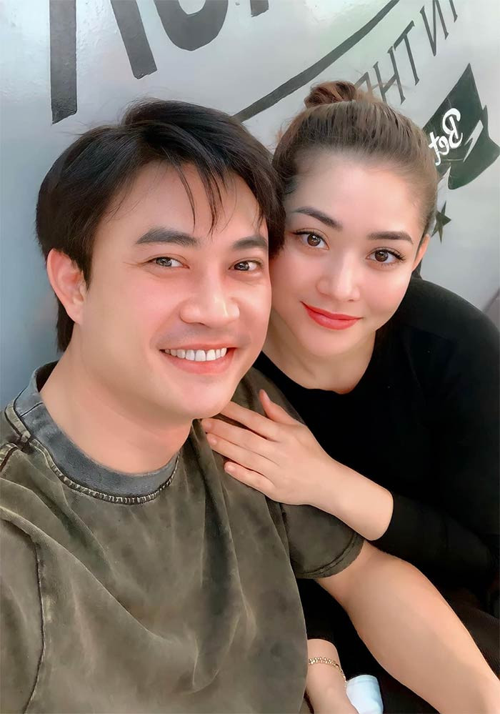 Ngoài vóc dáng và khuôn mặt đẹp, vợ Tiến Lộc còn sở hữu làn da trắng mịn màng.