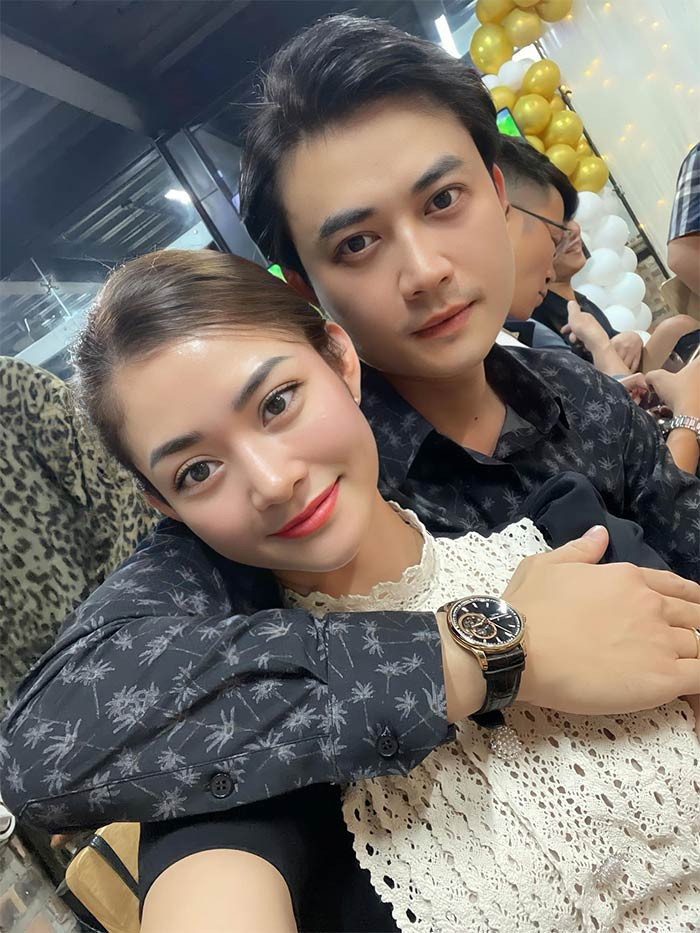 Hồng Nga không hoạt động trong showbiz, cô kinh doanh online và mở trung tâm tập luyện giảm cân.