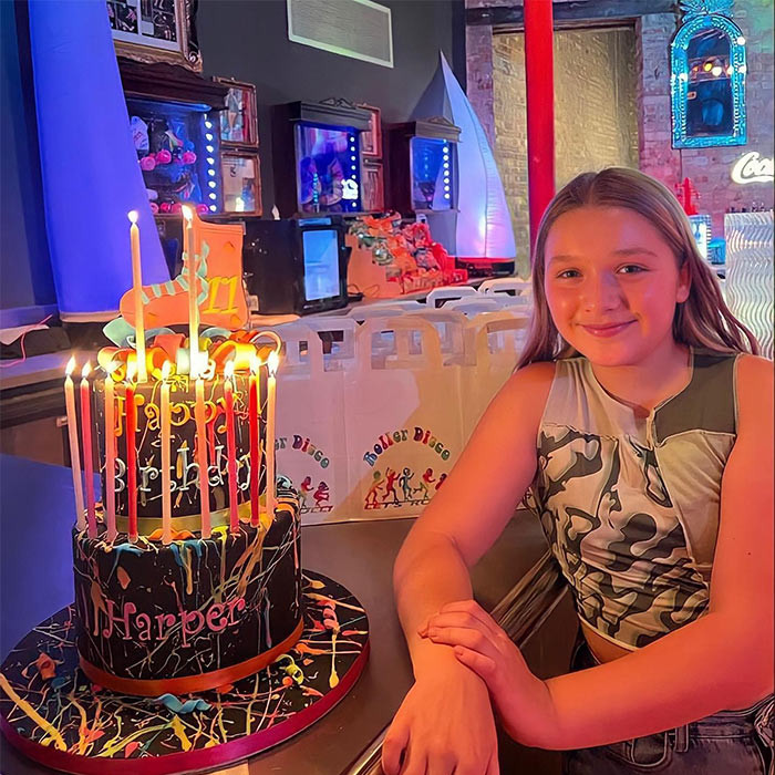 Harper chững chạc trong tiệc sinh nhật lần thứ 11 tổ chức vào ngày 10/7/2022.