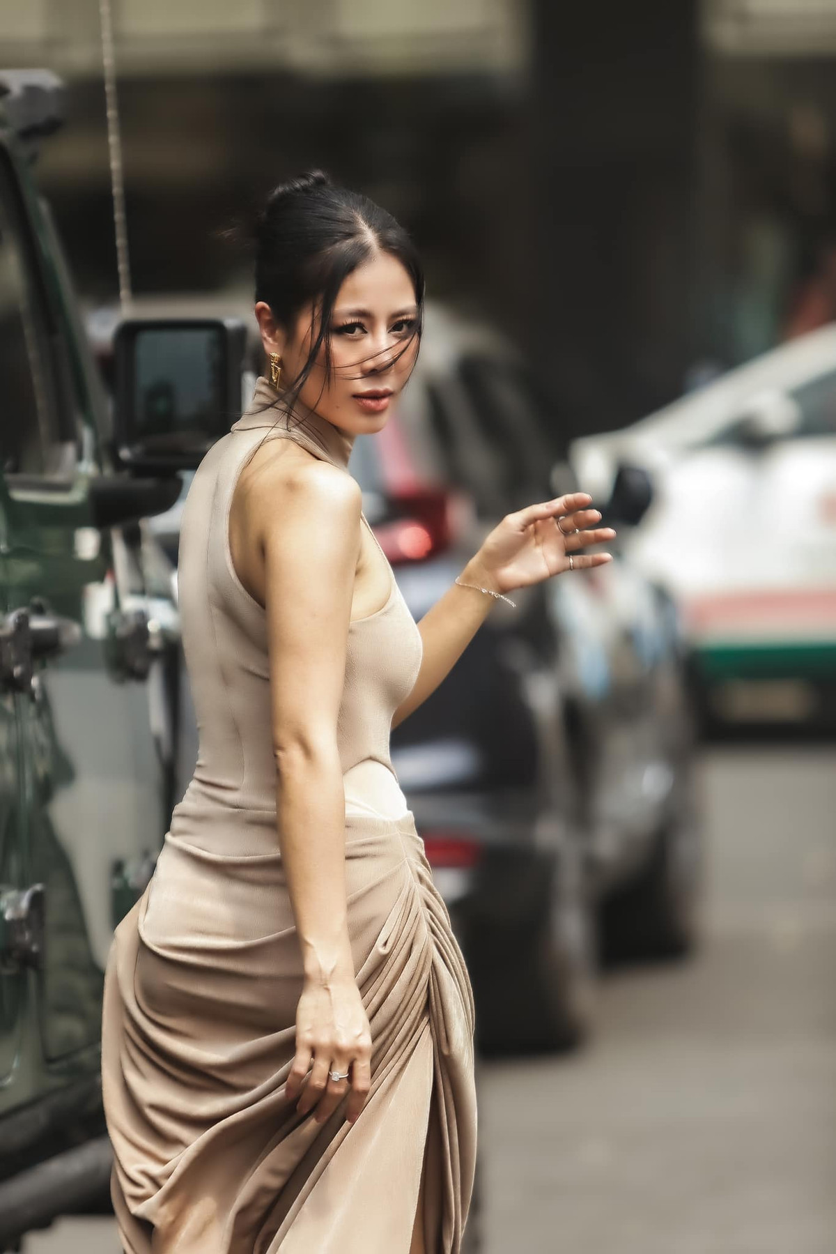 Những thiết kế màu da bó sát theo từng centimet cơ thể được không ít mỹ nhân Việt ưa chuộng.