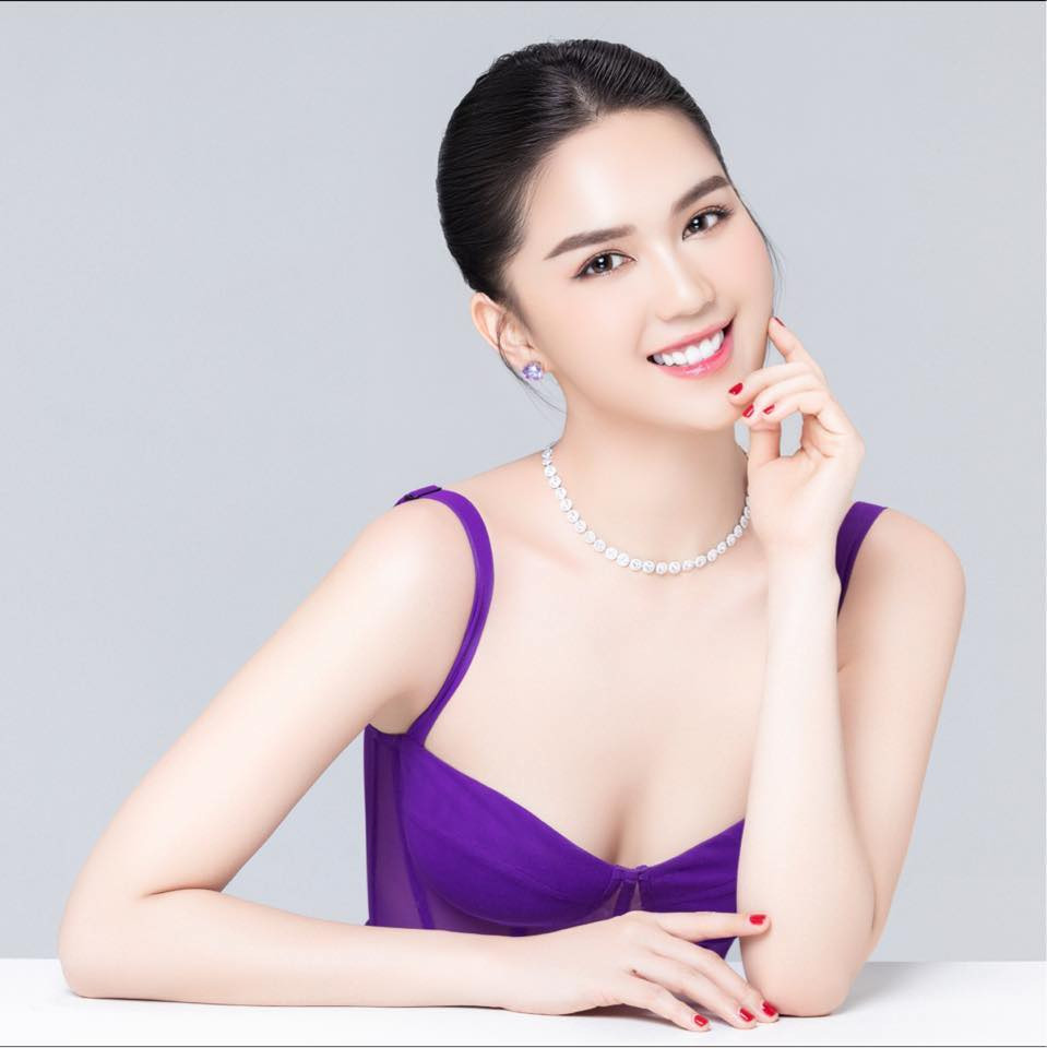 Người đẹp tự làm người mẫu cho thương hiệu của mình.