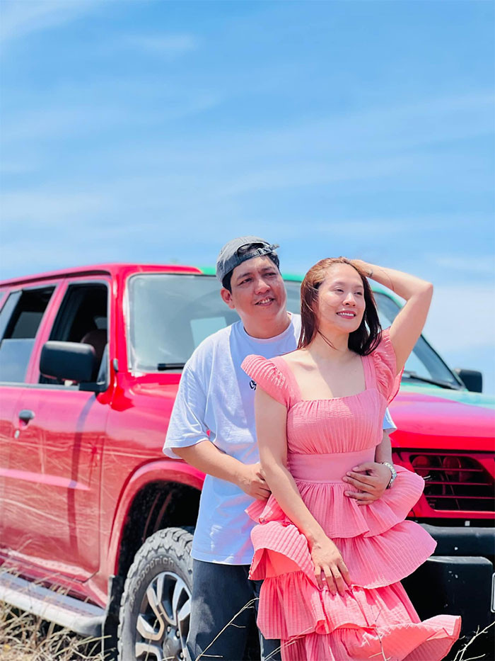 Chia sẻ trong một chương trình, Thanh Thúy cho biết, cô từng phát hiện một cô gái nhắn tin cho chồng mình vào đêm khuya và cô đã thay chồng trả lời trong 20 phút, thậm chí bên kia còn hỏi: "Nhắn password của tụi mình đi". Ngay lập tức, Thanh Thúy gọi Đức Thịnh dậy để giải quyết sự việc.