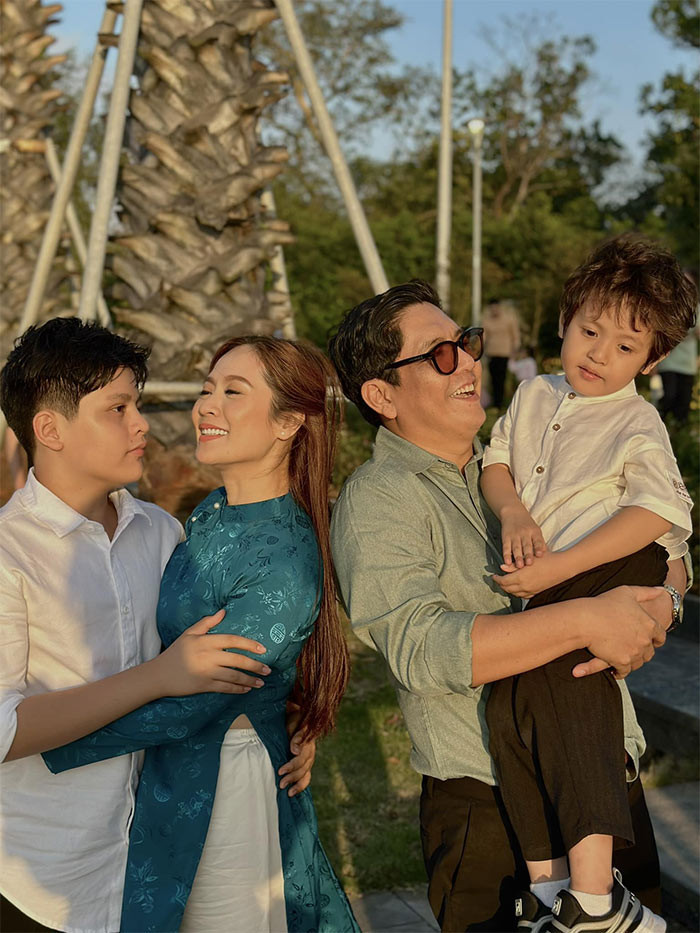 Cặp đôi có hai con trai là Cà Phê và Tết. Nữ diễn viên sinh con trai đầu lòng vào năm 2009. 10 năm sau, con trai thứ hai của vợ chồng Thanh Thúy chào đời. Cả hai bé đều thừa hưởng nét đẹp của bố mẹ nên rất kháu khỉnh, đáng yêu.