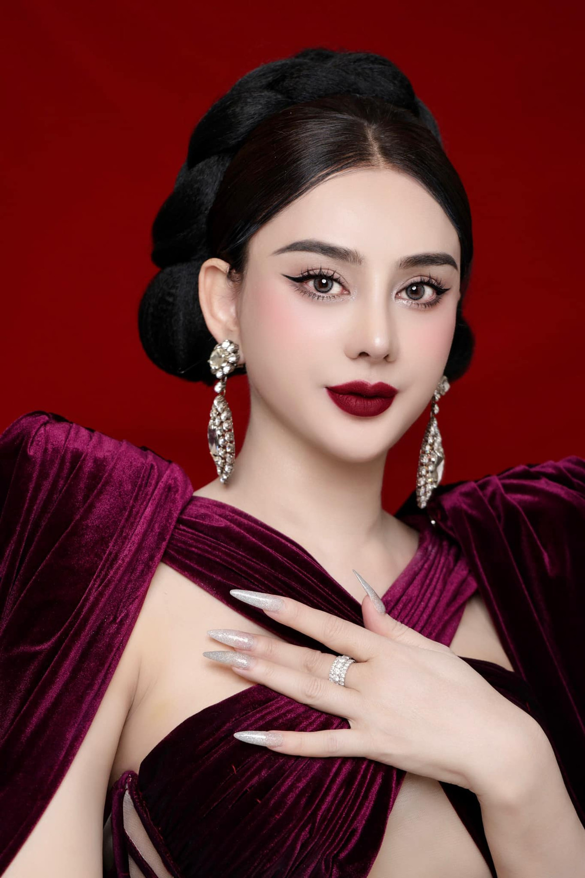 Theo đó, giọng ca sinh năm 1977 chia sẻ, chiếc mũi 12 ngày còn sưng nên chưa tự nhiên.