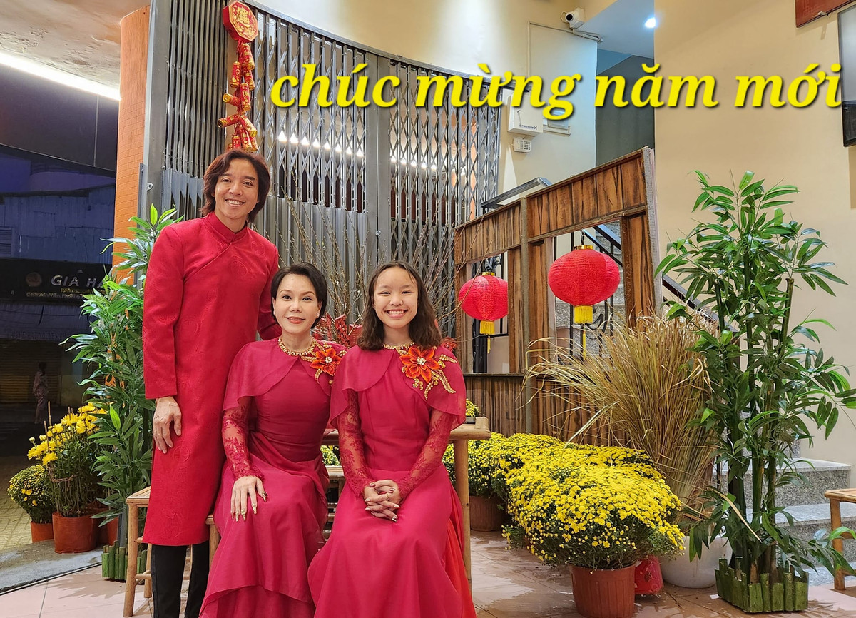 Vợ chồng Việt Hương hạnh phúc bên con gái cùng khối tài sản đáng ngưỡng mộ sau nhiều năm làm việc miệt mài.