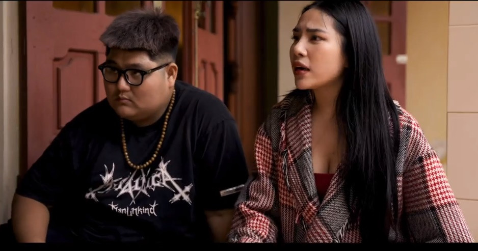 Nữ diễn viên quen mặt với khán giả trẻ qua các phim hài Tết. Ảnh cắt video "Làng thời đại" của Dương Quang Tú.