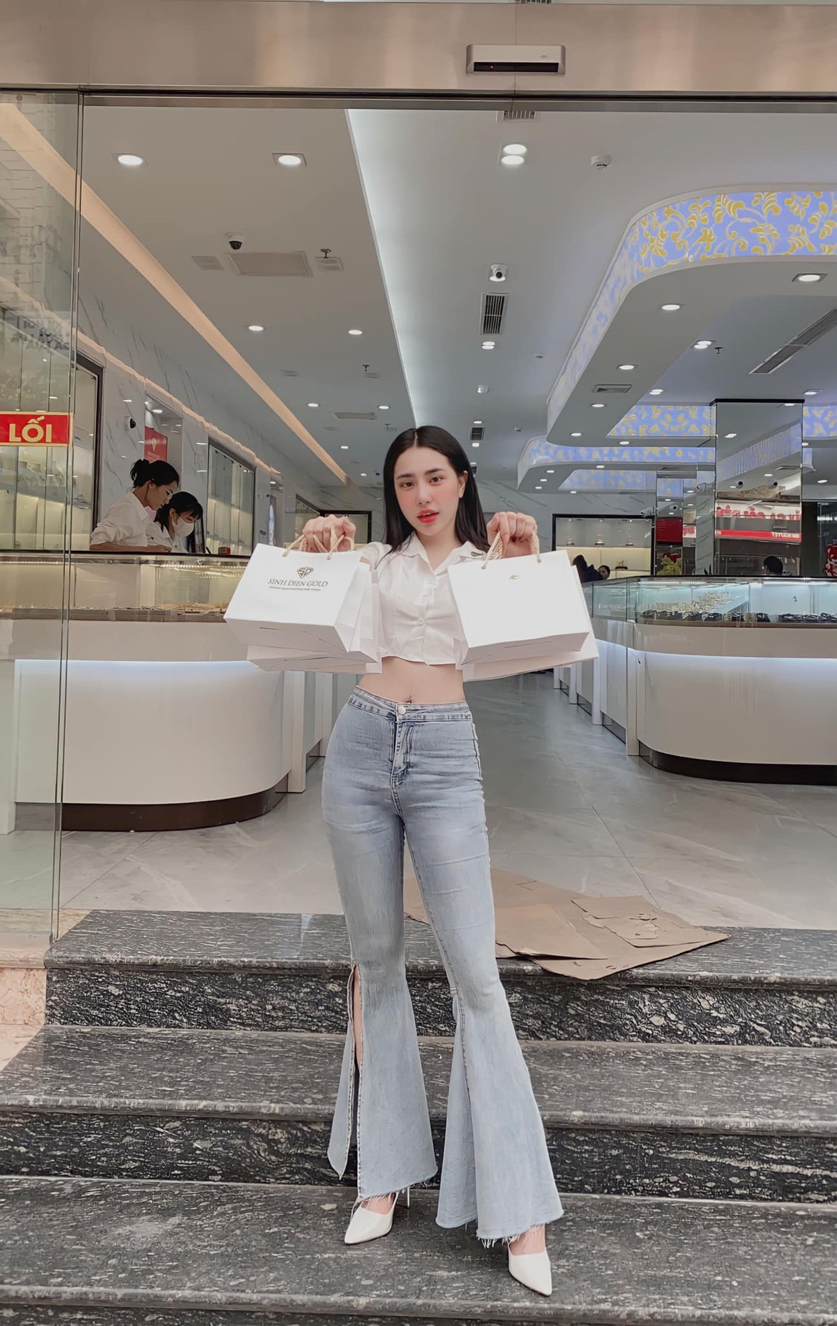 Ngoài theo đuổi công việc diễn xuất, mỹ nhân Hà thành còn là một người mẫu ảnh.