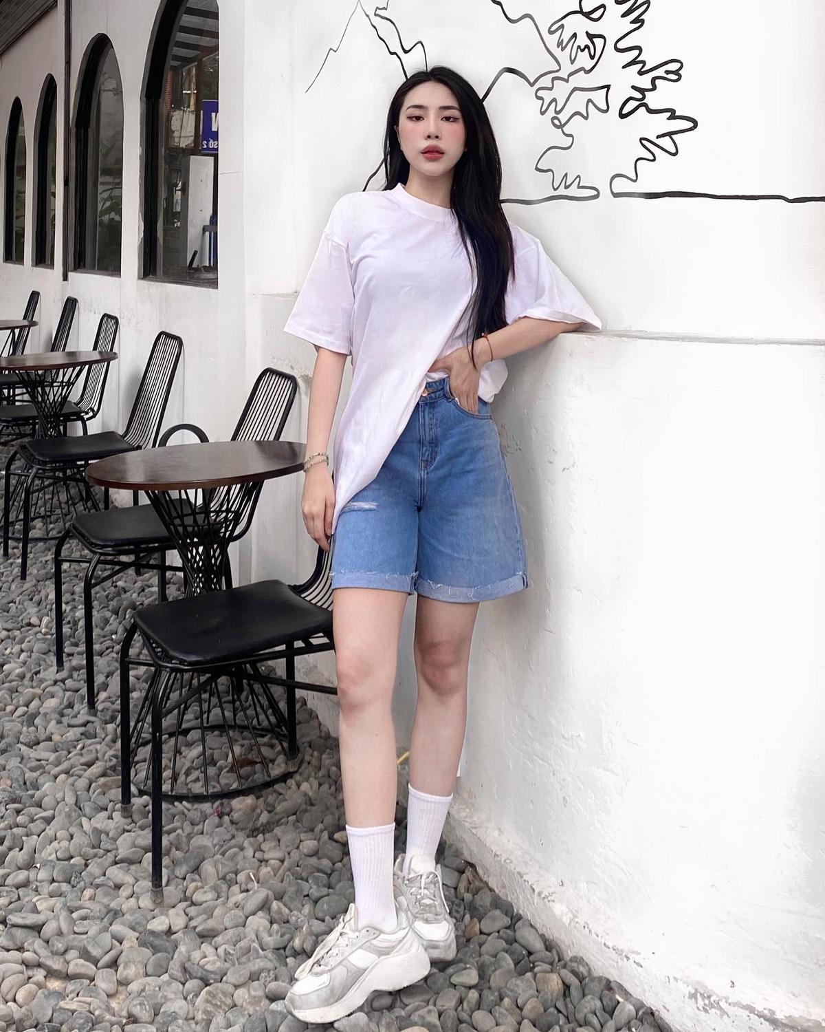 Trước vai Đào trong "Gia đình mình vui bất thình lình", Dương Thu Hương từng xuất hiện lướt qua trong "Hướng dương ngược nắng" hay "Lối nhỏ vào đời" nhưng chưa thực sự để lại ấn tượng.