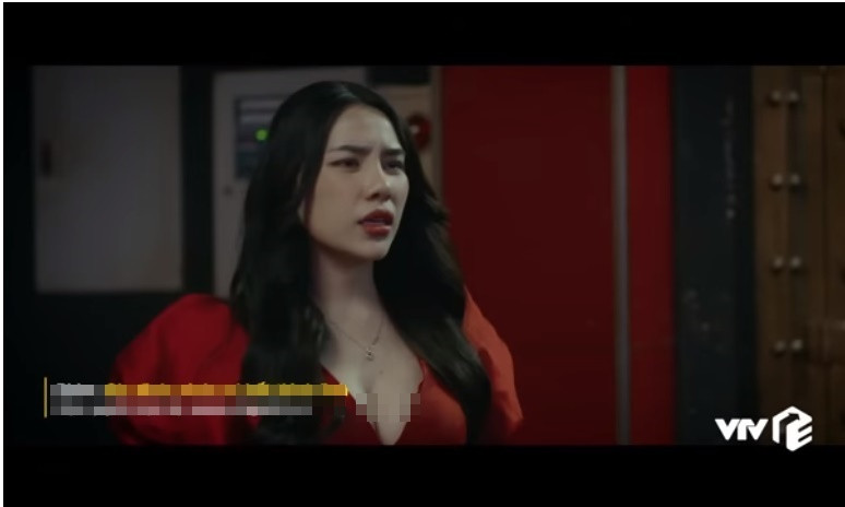 Theo đó, Đào vô tình nhặt được nhẫn cưới mà Thành (Doãn Quốc Đam) làm mất trong quán. Cô nàng không những ép Công (Quang Sự) - Thành - Danh (Thanh Sơn) hát karaoke với "phí bấm bài 1 tiếng là 1,8 triệu" mà còn gọi điện "dọa" không trả nhẫn. Sự việc khiến ba cô vợ hiểu lầm các ông chồng "mất nết" nên kéo đến tìm nữ tiếp viên để làm cho ra nhẽ.