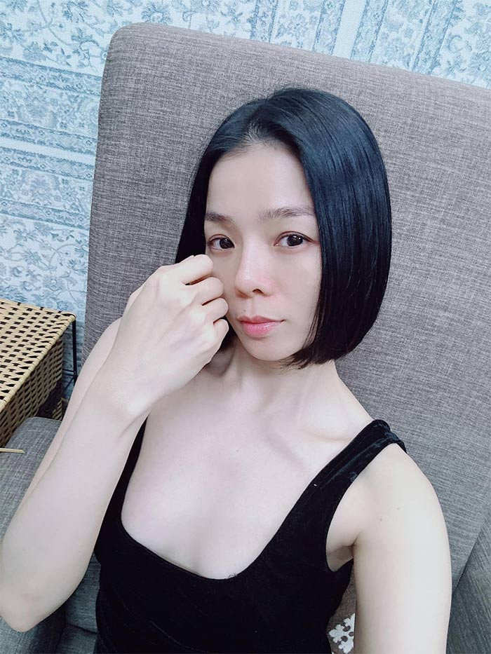 Le Quyen khong can chuyen gia trang diem van xinh dep rang ngoi