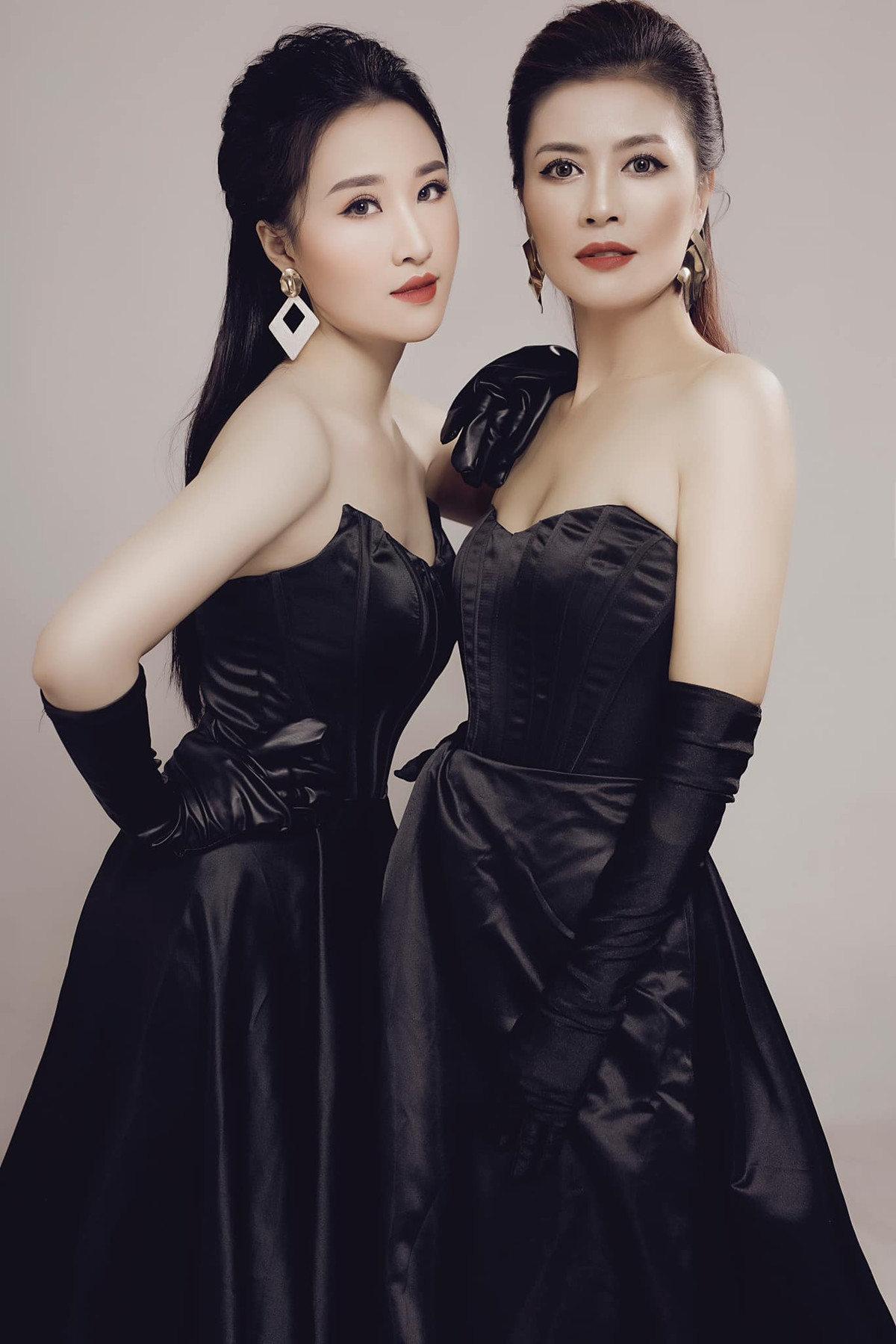 Hot girl 9X được thừa hưởng nhiều nét đẹp từ mẹ - diễn viên Hoa Thúy.