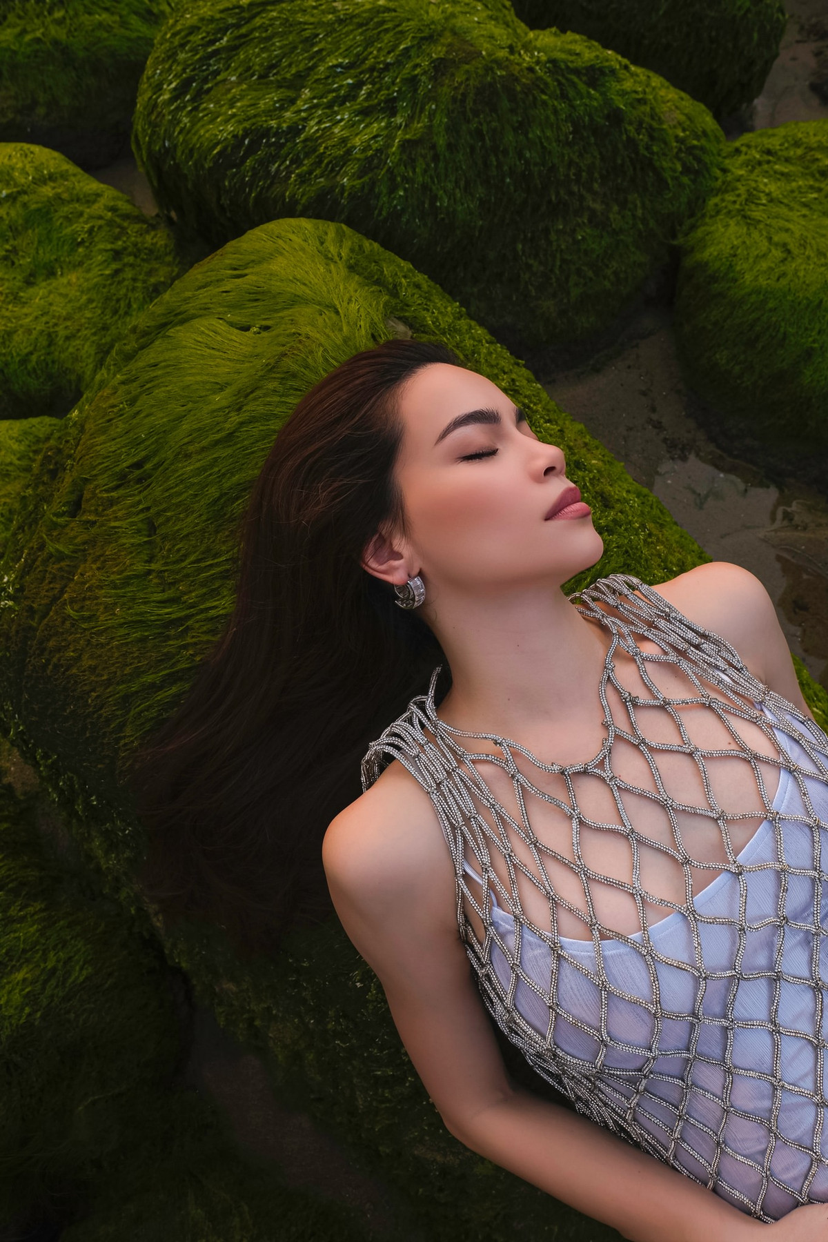 Hồ Ngọc Hà thả dáng tuyệt đẹp ở bãi rêu Đà Nẵng Ho Ngoc Ha tha dang tuyet dep o bai reu Da Nang