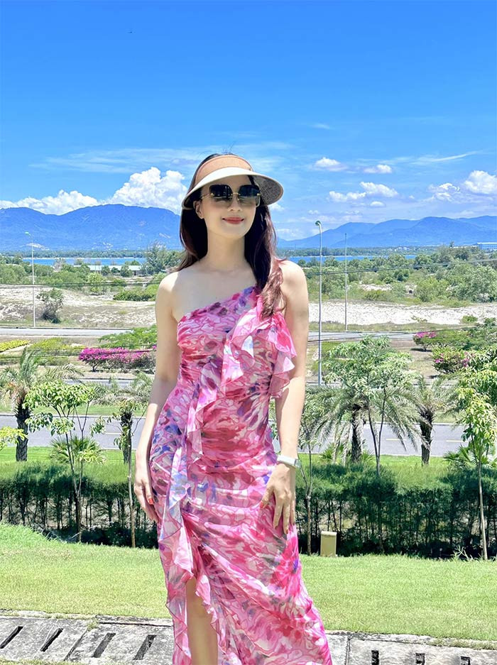 Vóc dáng vòng nào ra vòng đó của bà mẹ hai con khiến nhiều người mơ ước.