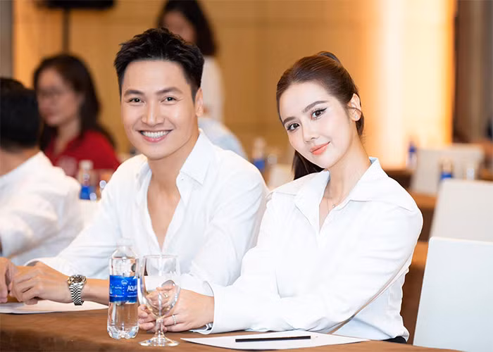 Trong "Chúng ta của 8 năm sau", Huyền Lizzie đóng vai Ánh Dương, một cô gái từng vui vẻ, hoạt bát, yêu đời nhưng trải qua nhiều biến cố trong cuộc sống nên đã có những thay đổi phức tạp về tính cách, tâm lý khi trưởng thành.