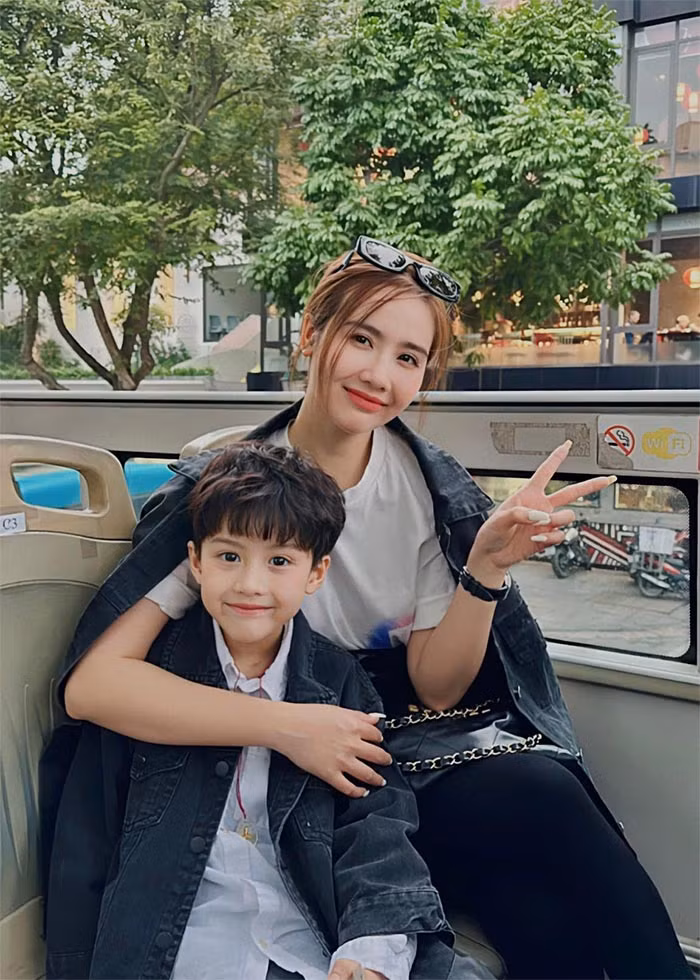 Huyền Lizzie đã ly hôn 4 năm. Kể từ khi chia tay chồng, nữ diễn viên rất kín tiếng trong chuyện đời tư.