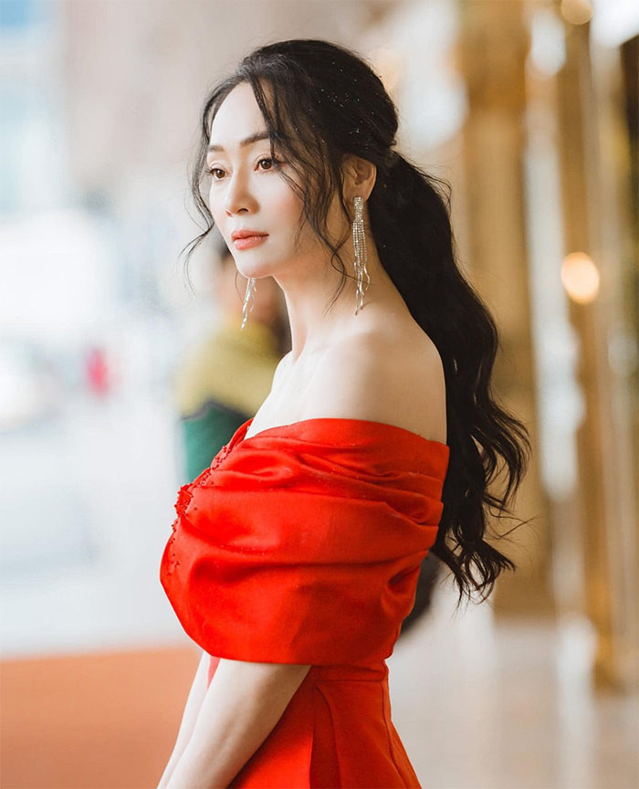 Thần thái của nữ diễn viên "Đừng bắt em phải quên" luôn giúp cô tỏa sáng mọi lúc.