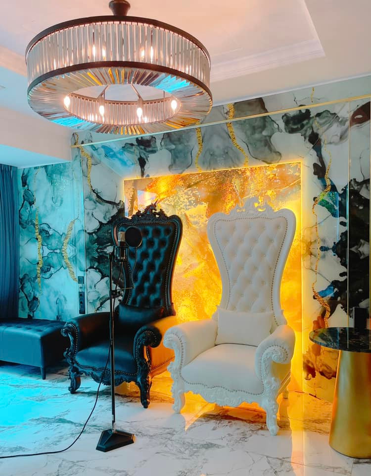 "Ông hoàng chiêu trò" khoe những góc yêu thích trong căn hộ của mình.