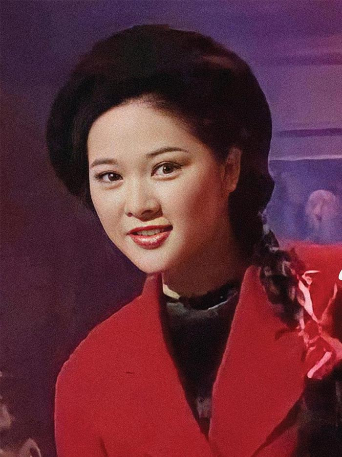 Giọng hát nhẹ nhàng cùng vẻ ngoài xinh xắn của Như Quỳnh giúp cô nhanh chóng nổi tiếng trên sân khấu hải ngoại và được mọi người nhớ tới khi biểu diễn bài "Người tình mùa đông".