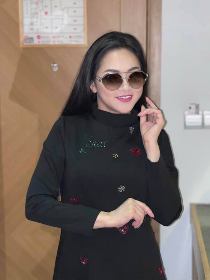 Bước qua ngưỡng 50, ca sĩ Như Quỳnh vẫn giữ được sắc vóc khiến nhiều người ngưỡng mộ.