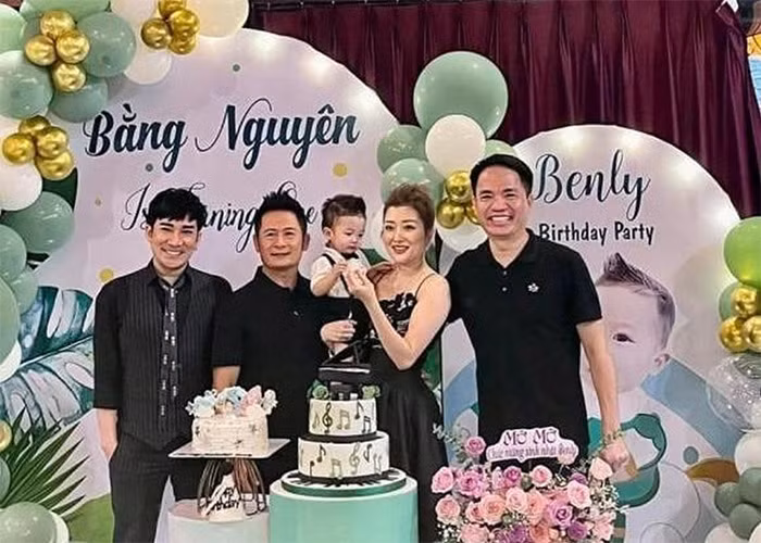 Tháng 7/2022, Bằng Kiều công khai bạn gái mới và con trai chung của hai người. Được biết bạn gái mới của Bằng Kiều kém anh gần 20 tuổi.