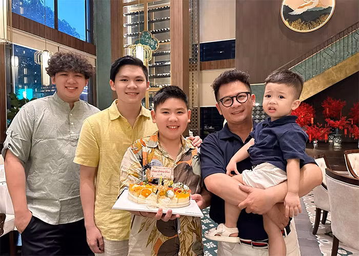 Sau đó cả hai gia đình lại cùng dự sinh nhật của Kenzi, con trai út của Trizzie Phương Trinh và Bằng Kiều.