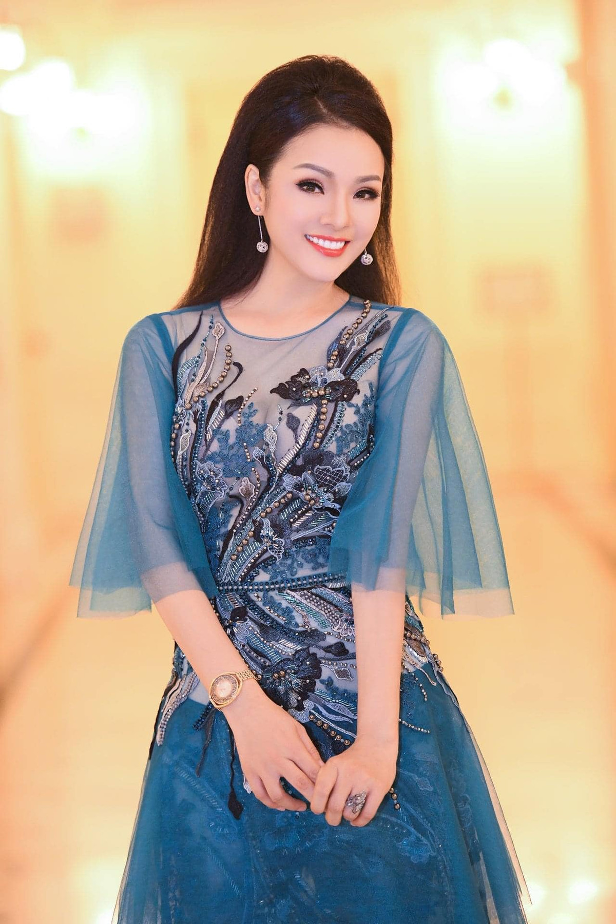 Tân Nhàn từng chia sẻ, trên bục giảng, cô là một nhà giáo khó tính. Cô khẳng định, chính nhờ sự khó tính này mới hy vọng có những học trò xuất sắc.