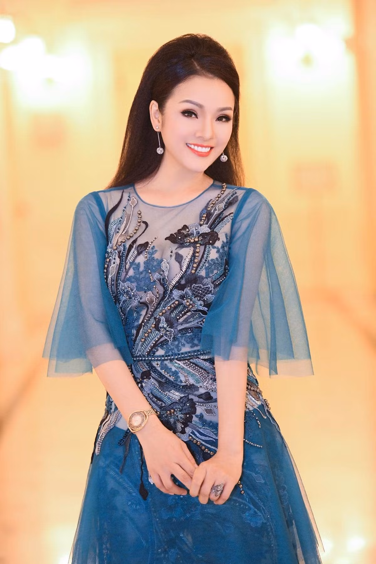 Tân Nhàn từng chia sẻ, trên bục giảng, cô là một nhà giáo khó tính. Cô khẳng định, chính nhờ sự khó tính này mới hy vọng có những học trò xuất sắc.