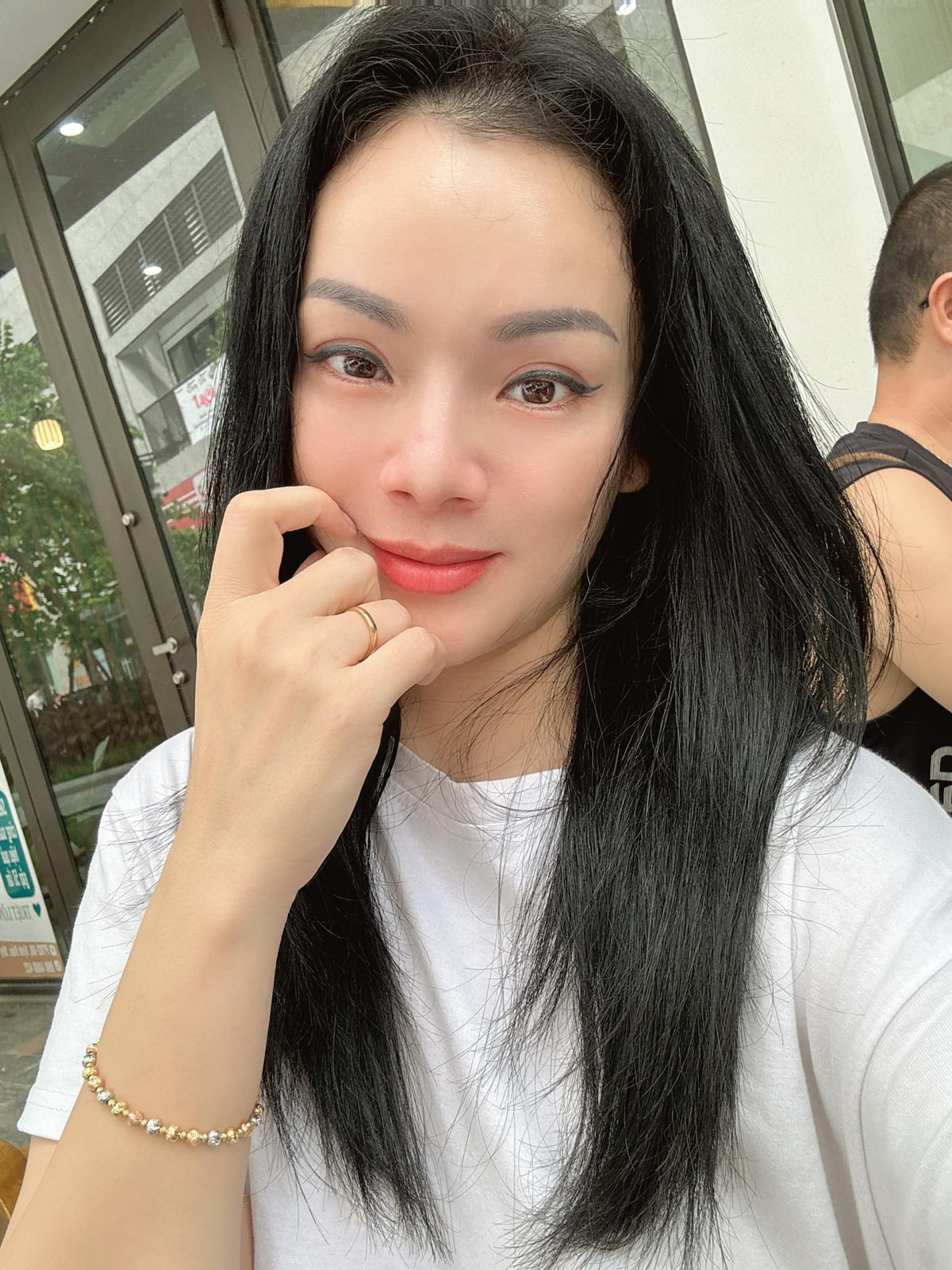 Đầu năm 2021, Tân Nhàn làm đám cưới với người chồng thứ hai. Được biết, chồng của nữ ca sĩ là Phó giáo sư – tiến sĩ, Viện trưởng của một Viện khoa học công nghệ. Ngoài ra, anh còn giảng dạy trong lĩnh vực thể thao.