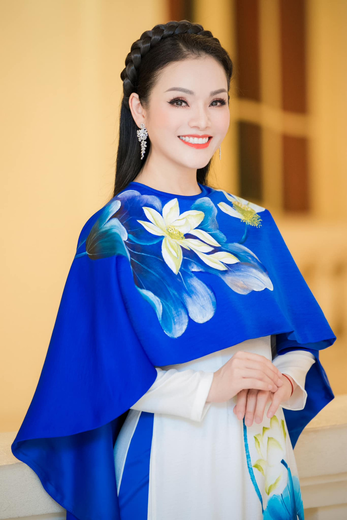 Viên mãn trong sự nghiệp lẫn cuộc sống cá nhân giúp quán quân Sao Mai 2005 vẫn trẻ trung, xinh đẹp, đằm thắm ở tuổi 41.