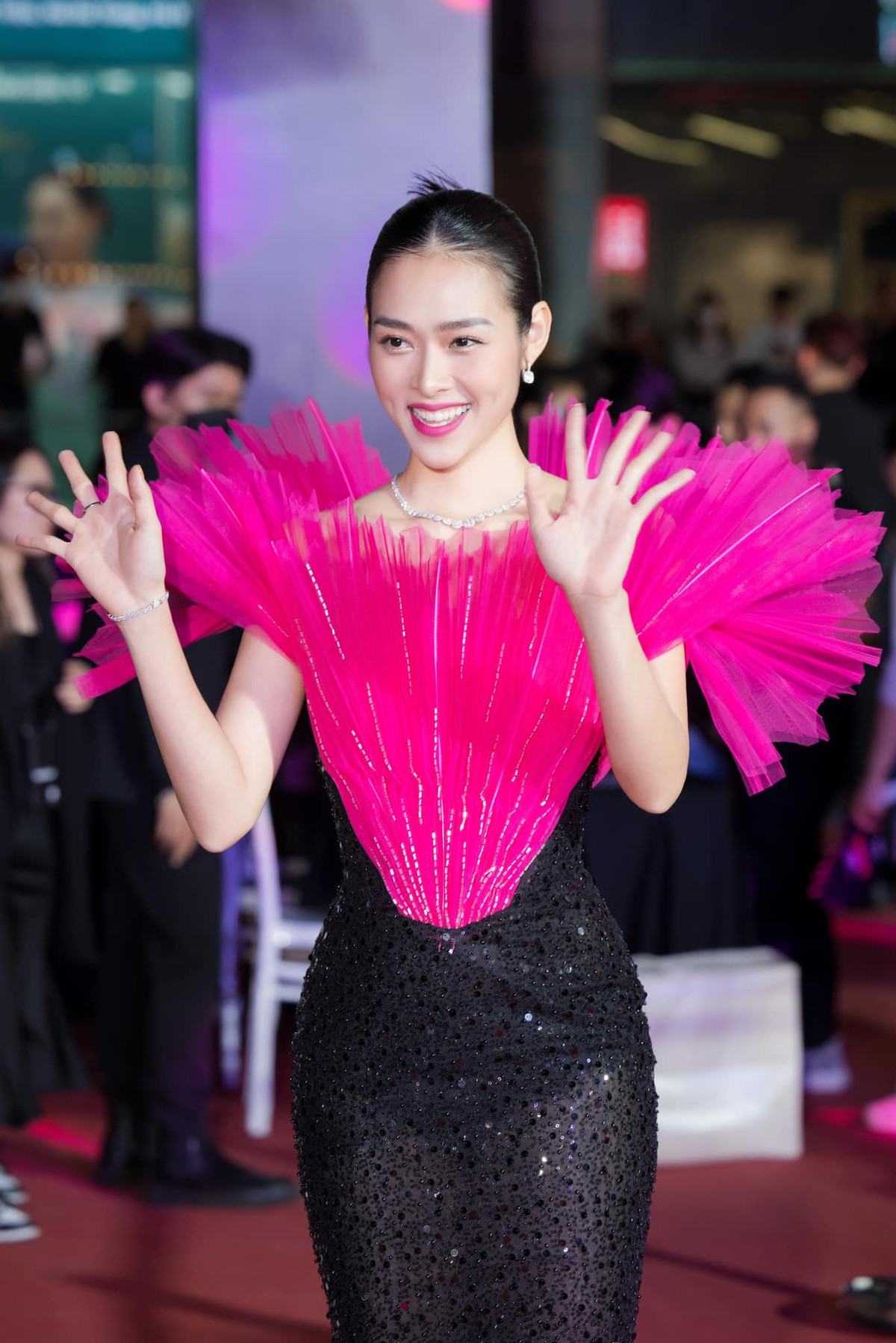 Chia sẻ về vai diễn của mình, Diệp Bảo Ngọc cho biết: "Ngọc và Liên có đặc điểm giống nhau. Chăm làm, chịu khó, yêu chồng, thương con. Nhưng cuộc đời trúc trắc toàn gặp những pha trời ơi đất hỡi. Một người phụ nữ chân yếu tay mềm, không bao giờ mưu kế liệu có chống chọi lại được 102 kế sách của người đời không?".