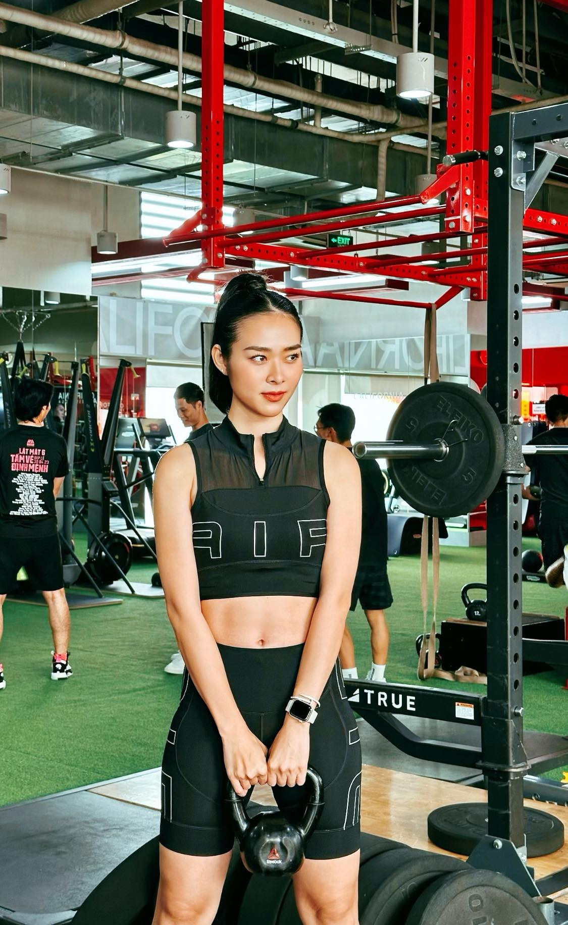 Hot girl Sài thành đời đầu dành thời gian chăm sóc cho bản thân, tập luyện chăm chỉ để giữ gìn sắc vóc.