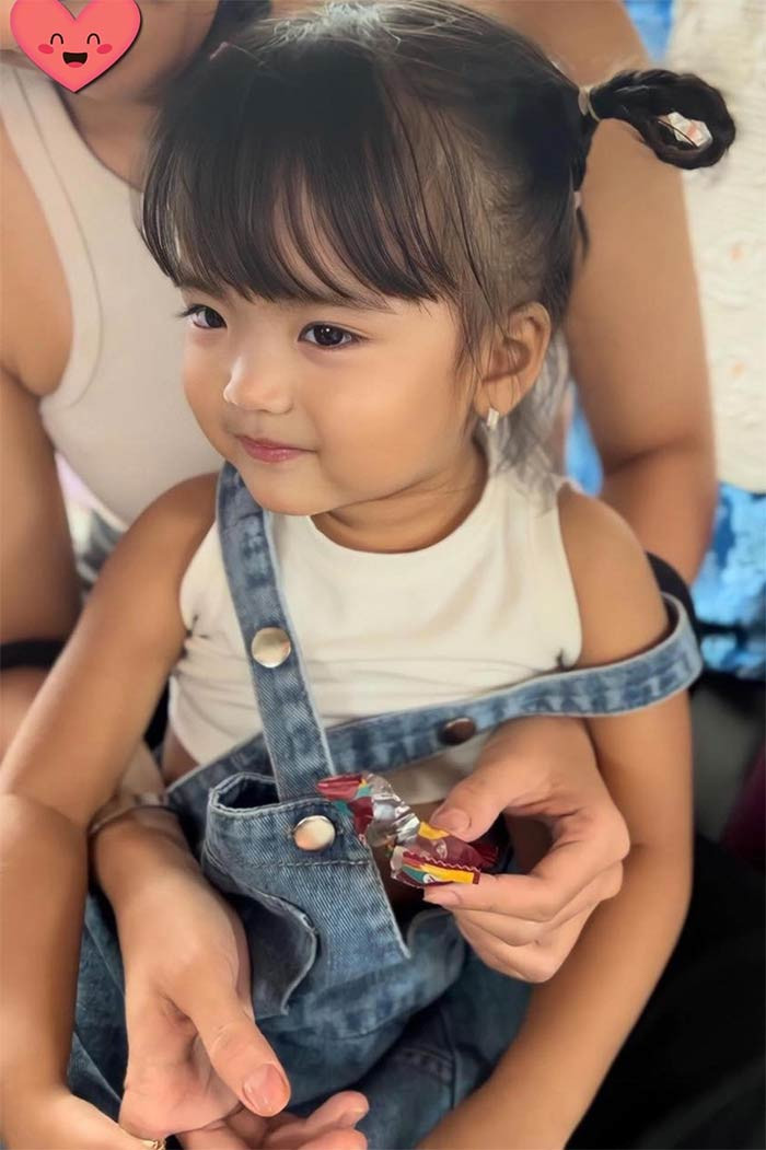 Minnie được khen xinh hơn cả bố lẫn mẹ.