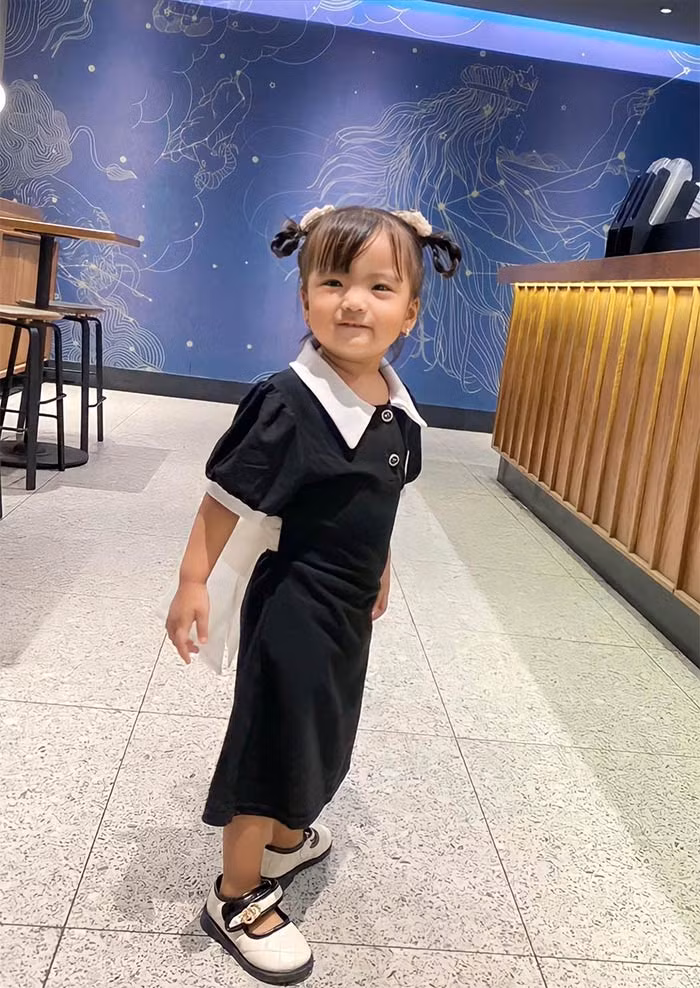 Minnie có nét mặt hài hước giống với bố - nam diễn viên hài Mạc Văn Khoa.