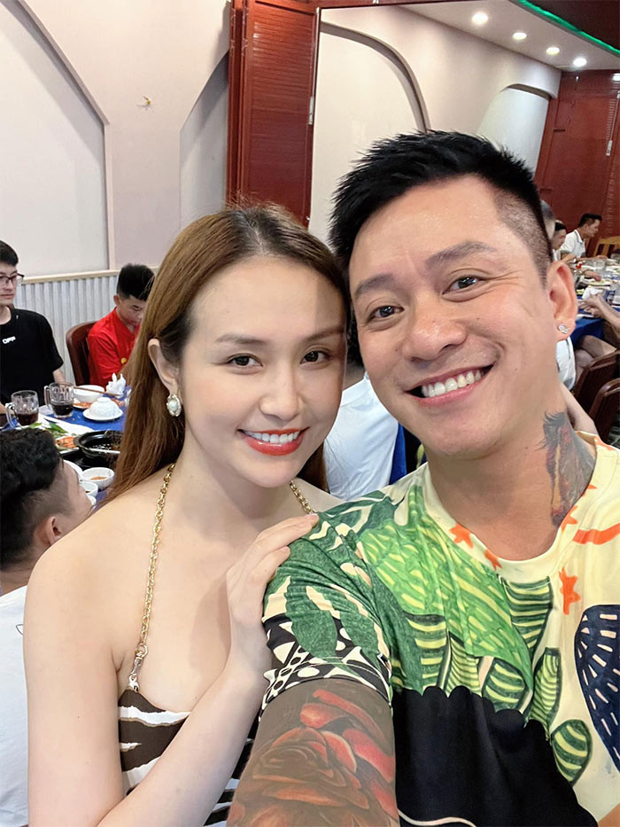 Ở tuổi 45, Tuấn Hưng có tất cả, gia đình hạnh phúc bên vợ đẹp, con ngoan, sự nghiệp nổi tiếng, cuộc sống giàu có, viên mãn. (Ảnh: FBNV)