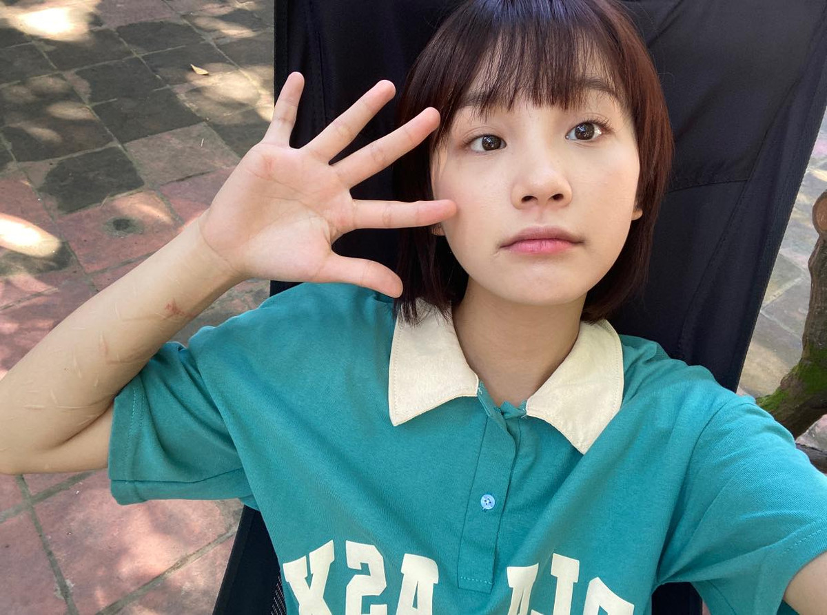 Dù là vai phụ nhưng nữ diễn viên sinh năm 2002 thu hút bởi vẻ ngoài nhỏ nhắn, xinh xắn.