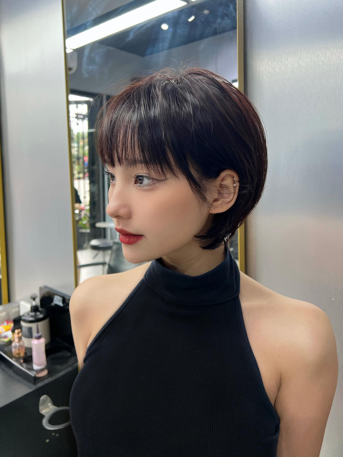 Cô nàng thế hệ 10X còn theo học diễn xuất để thỏa niềm đam mê.