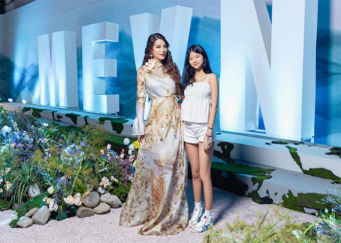 Mặc dù còn nhỏ nhưng Bảo Tiên có suy nghĩ rất người lớn, cô bé luôn khuyến khích mẹ đi thêm bước nữa.