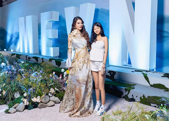 Mặc dù còn nhỏ nhưng Bảo Tiên có suy nghĩ rất người lớn, cô bé luôn khuyến khích mẹ đi thêm bước nữa.