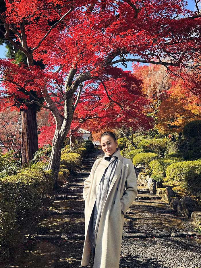 Mang bầu ở tháng thứ 4, ngoại hình của Phương Oanh đã mũm mĩm hơn trước.