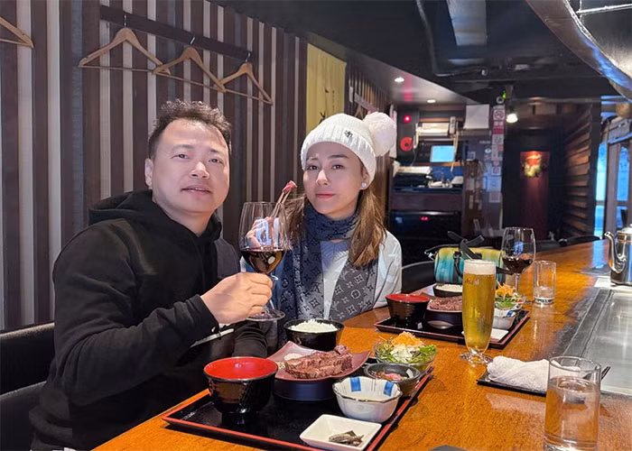 Vì mang thai nên hai vợ chồng Phương Oanh hoãn đám cưới dự kiến tổ chức vào ngày 11/11.