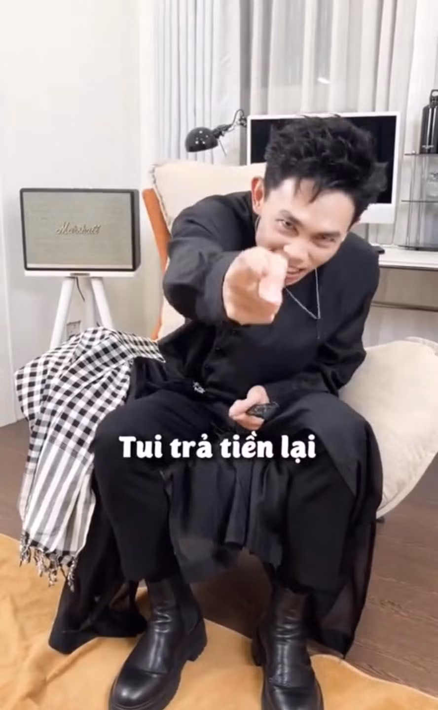 Được biết, sự cố "vạ miệng" của Hồng Thanh nổi lên giữa lúc bộ phim "Đất rừng phương Nam" đang gây tranh cãi về hình ảnh và nội dung. Không chỉ đăng clip khen phim quá đà, nam diễn viên còn tuyên bố: "Tin tôi, không uổng tiền vé đâu. Nếu mà ai nói với tôi là đi xem phim này uổng tiền quá thì nhắn tin cho tôi, tôi trả tiền lại gấp đôi".