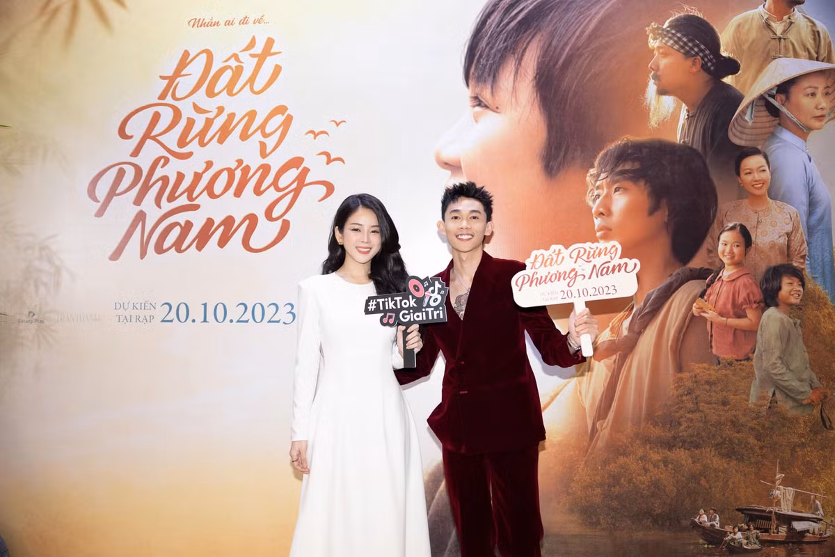 Từng giành giải quán quân "Cười xuyên Việt 2017", nhưng Hồng Thanh chỉ được nhiều người biết đến khi công khai yêu DJ Mie vào năm 2020. Cặp đôi đăng tải nhiều clip vui giải trí và nhận được sự quan tâm của đông đảo người hâm mộ.