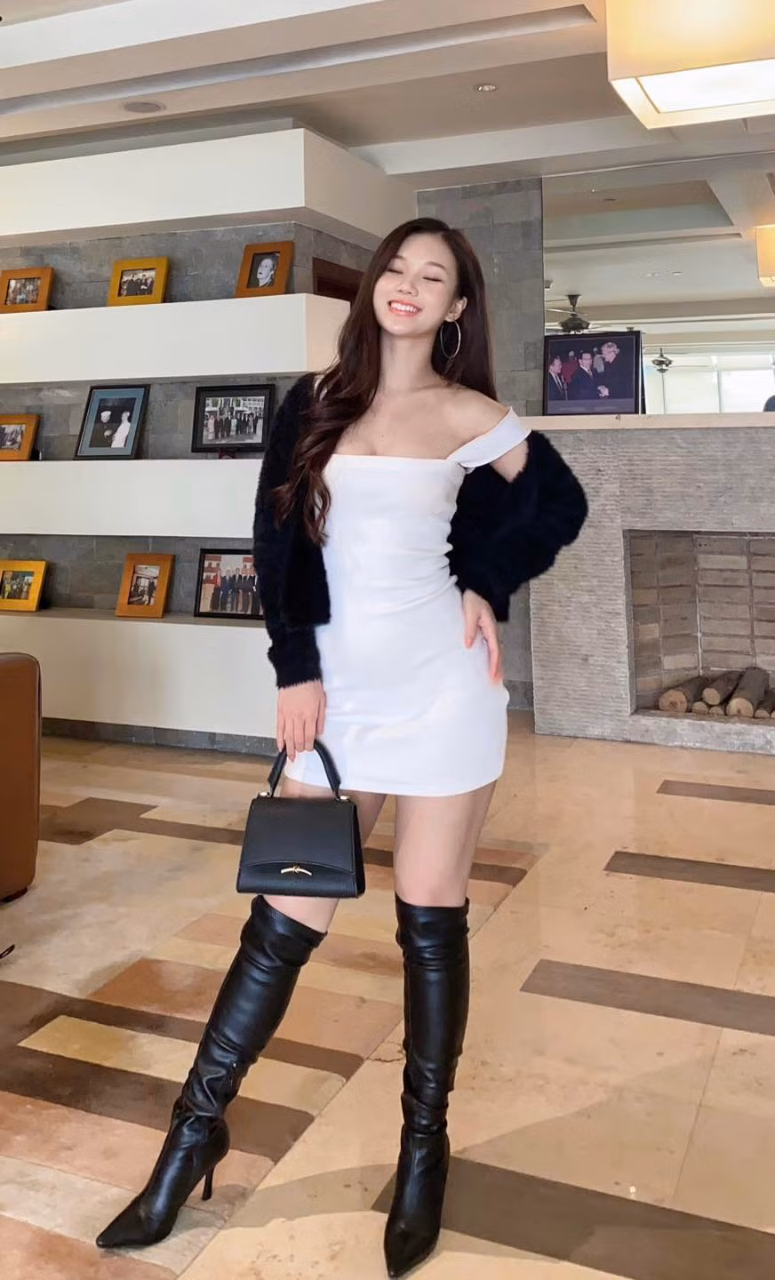 Mỹ nhân 9X không ngại đăng ảnh bikini gợi cảm trên trang cá nhân.