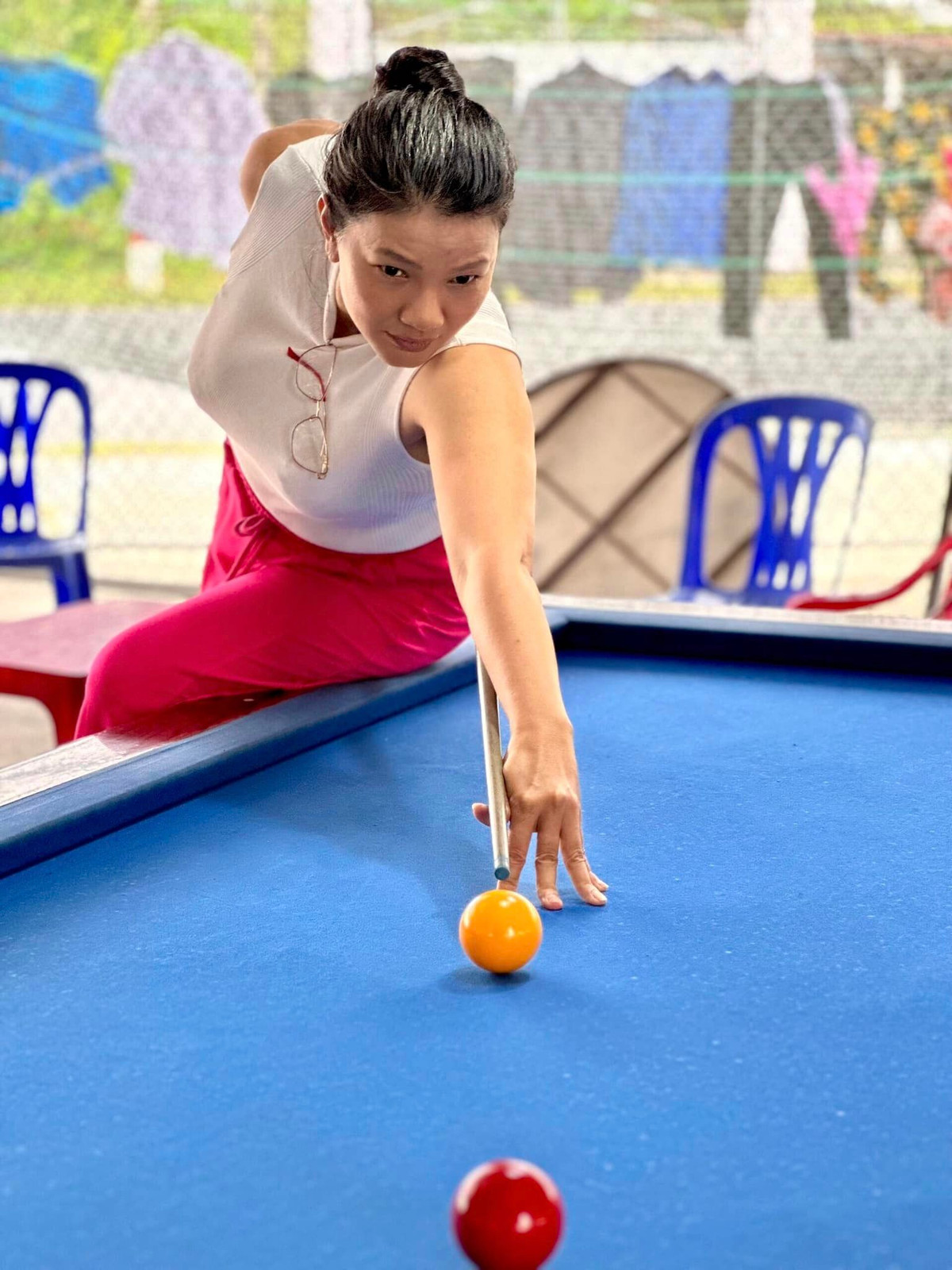 Ở tuổi U50, Kiều Trinh có cả sự nghiệp lẫn cuộc sống an yên bên gia đình. Cô cũng từng tuyên bố không muốn có thêm người đàn ông nào bước vào cuộc đời mình nữa.