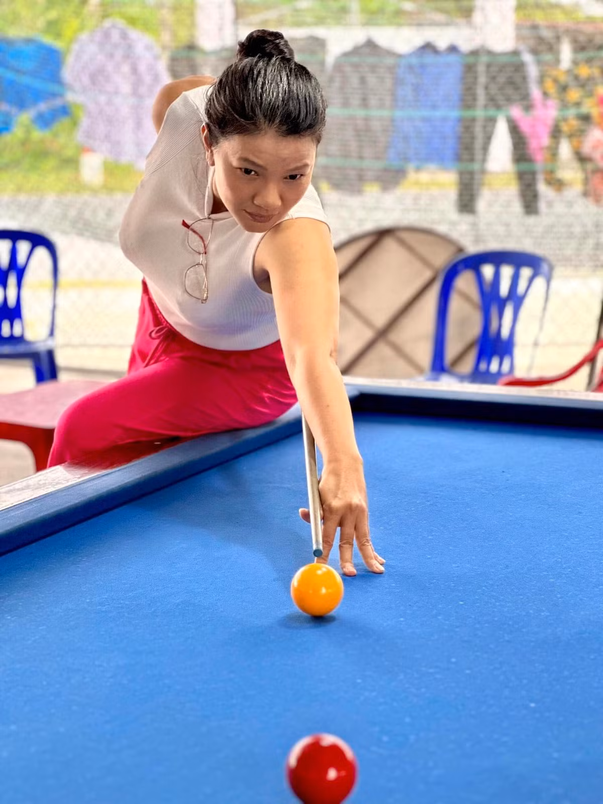 Ở tuổi U50, Kiều Trinh có cả sự nghiệp lẫn cuộc sống an yên bên gia đình. Cô cũng từng tuyên bố không muốn có thêm người đàn ông nào bước vào cuộc đời mình nữa.