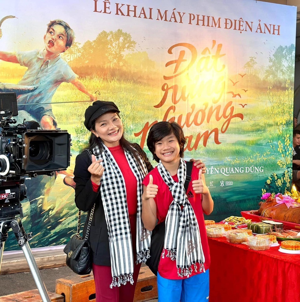 Kiều Trinh tự hào khi các con đều thừa hưởng năng khiếu diễn xuất từ mẹ. Chị cả Thanh Tú hiện tạm dừng đóng phim để tập trung cho việc học. Bé Kỳ Phong - con trai thứ hai của Kiều Trinh đang tham gia vai chính trong bộ phim "Đất rừng phương Nam" của đạo diễn Nguyễn Quang Dũng.