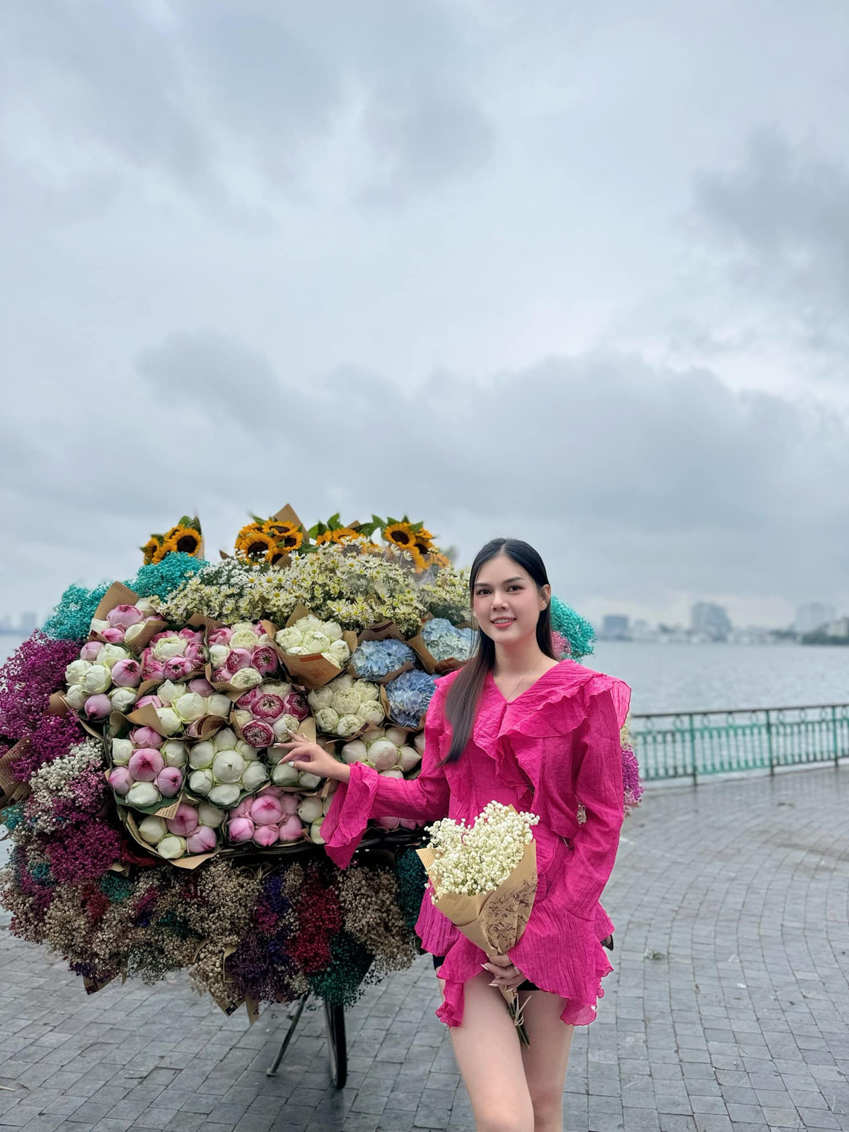 Lê Ngọc Trinh chăm đóng phim và hoạt động trở lại với vai trò là một người mẫu nội y sau một thời gian "ở ẩn".